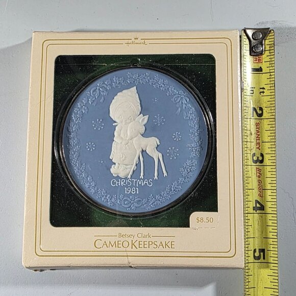 Hallmark Betsey Clark Christmas 1981 Cameo Keepsake Ornament New In Box - Picture 4 of 4